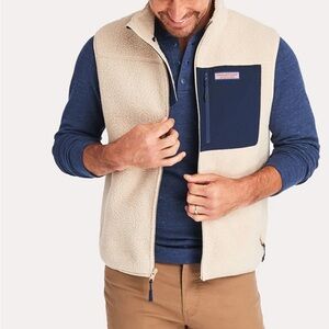 Vineyard Vines Cream Fleece with Navy Accents size large